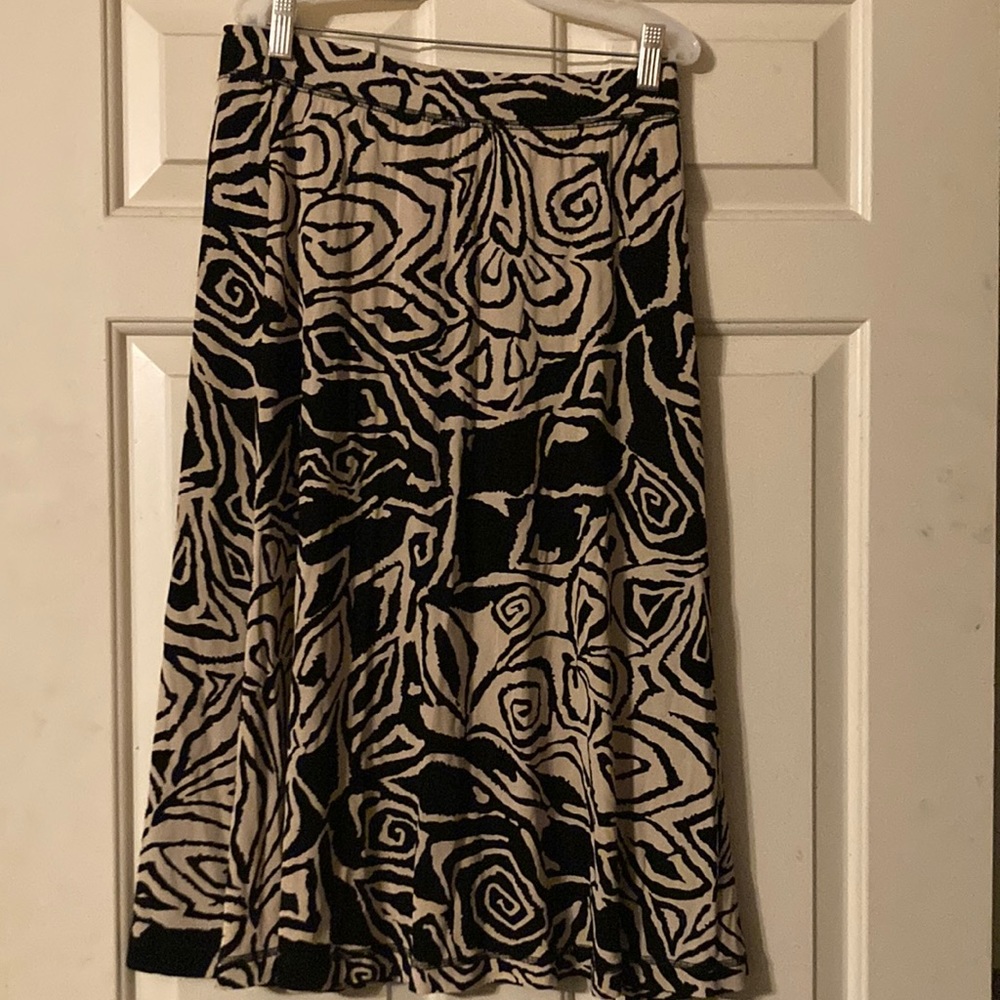 Chico’s Travelers (size 1) black and cream skirt